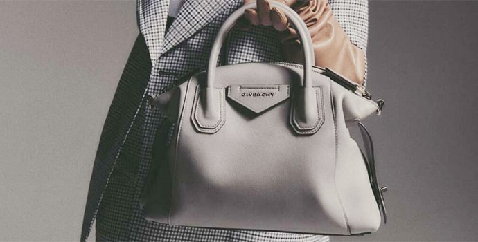 A lady with Givenchy Antigona duffle bag